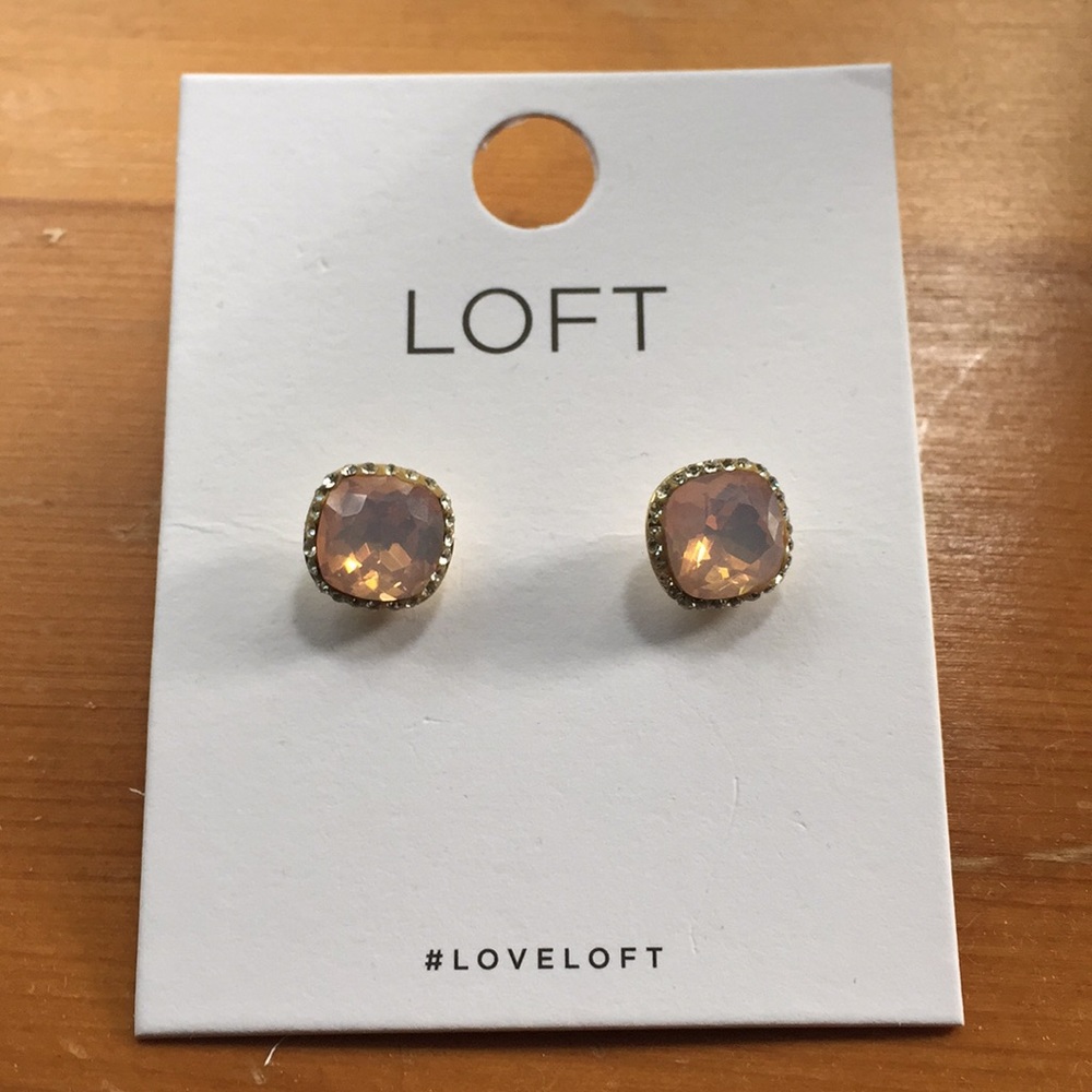 Adorable Loft earrings pink stone